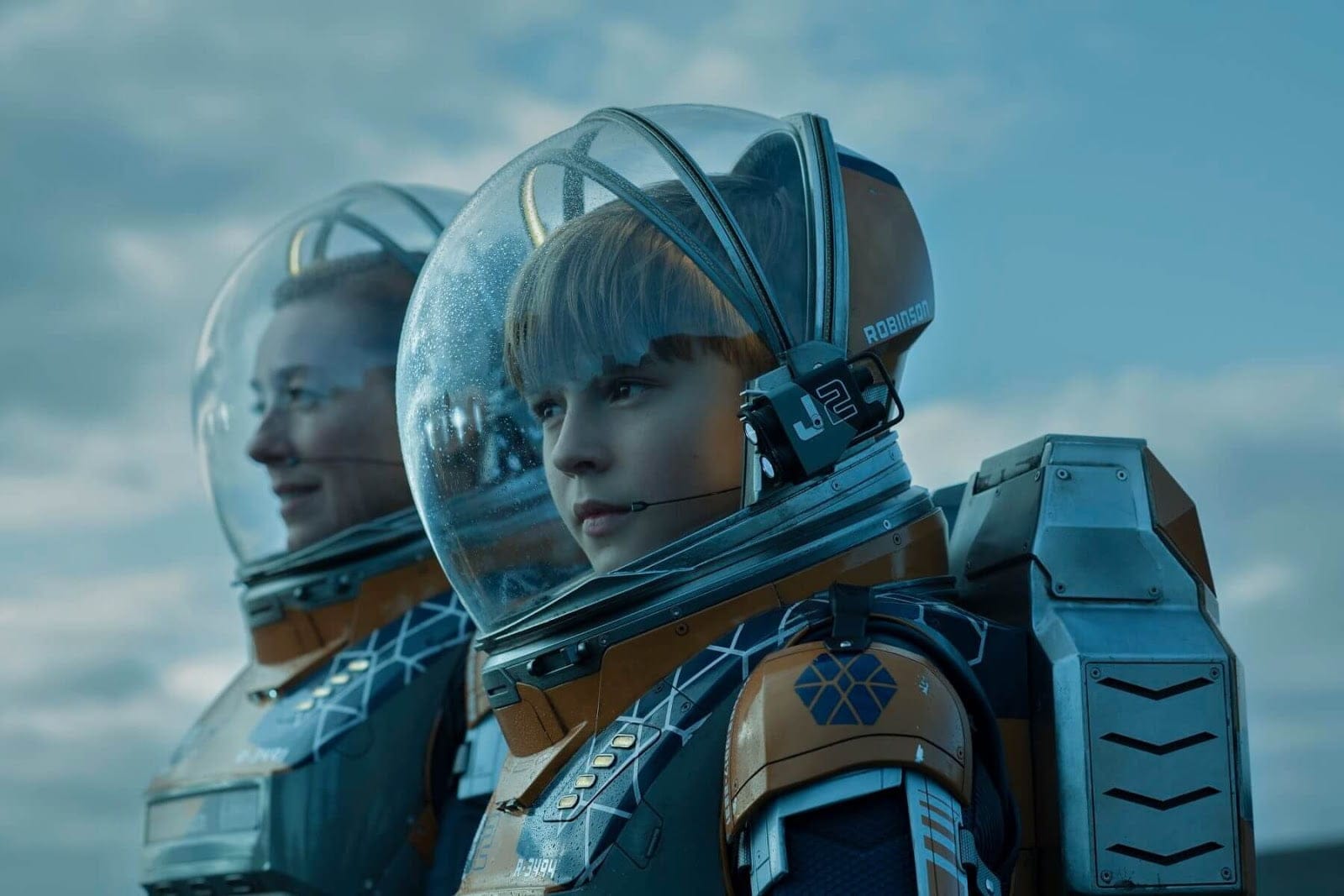 netflix-lost-in-space-series-will-robinson-reviewhax.blogspot.com